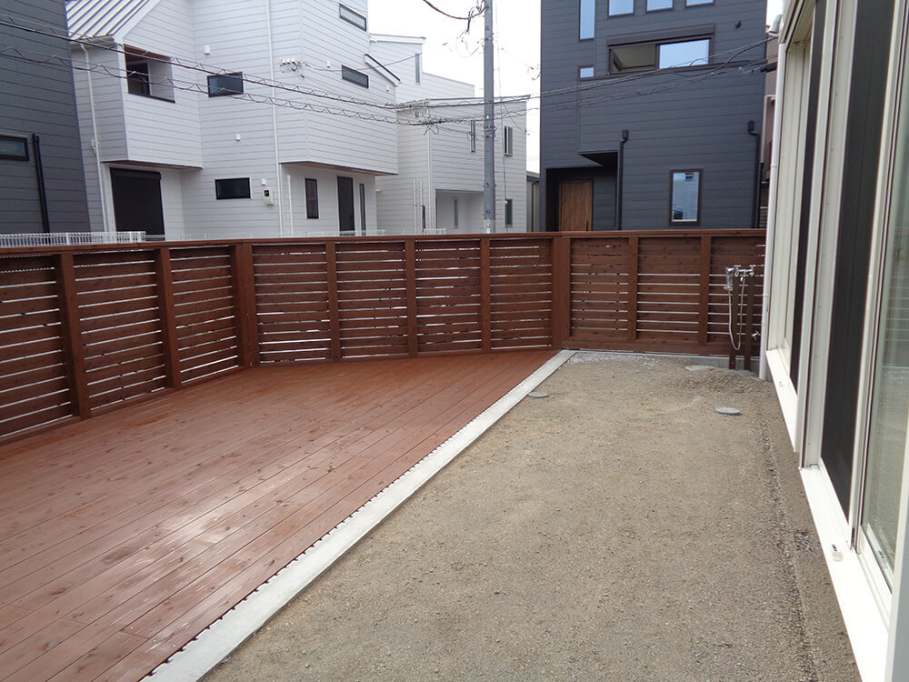 神奈川県茅ヶ崎市の車庫上・ガレージウッドデッキ施工例4