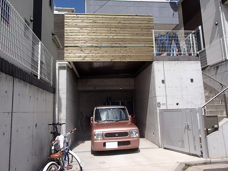 神奈川県藤沢市の車庫上・ガレージウッドデッキ施工例1
