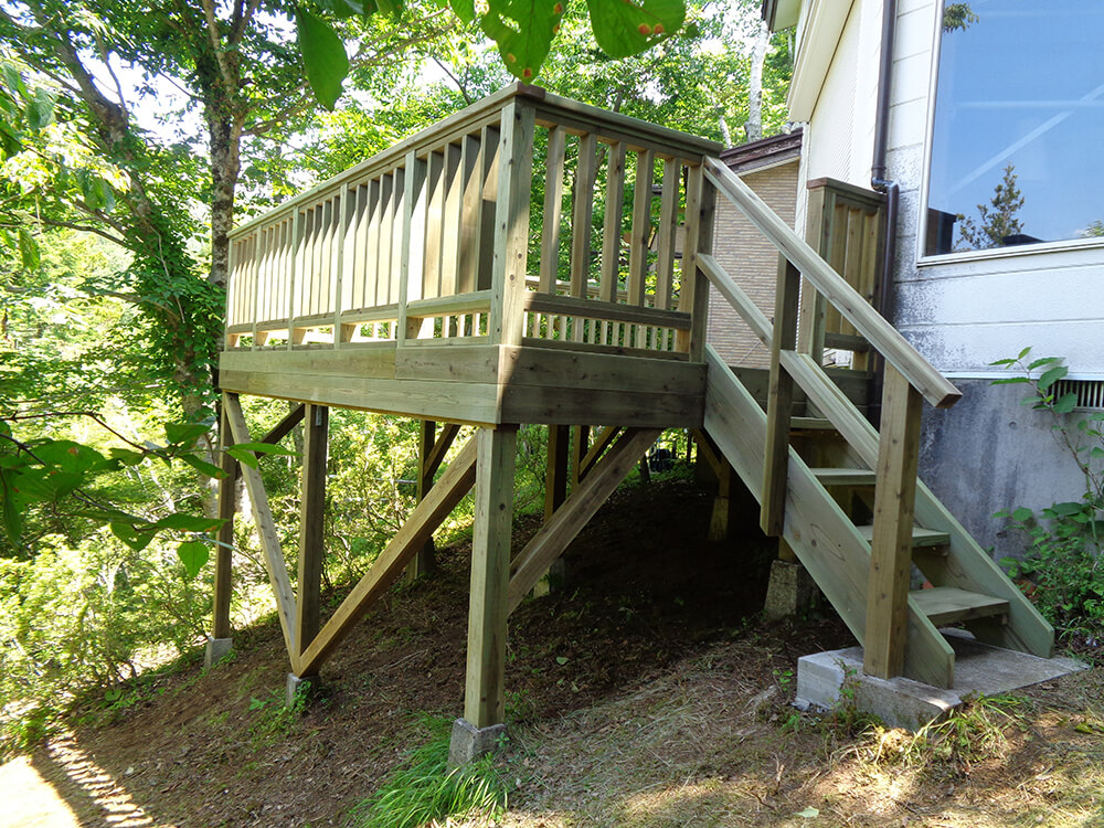 静岡県熱海市の傾斜地ウッドデッキ施工例3