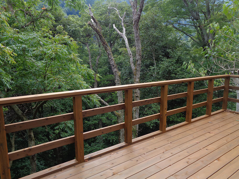 静岡県熱海市の傾斜地ウッドデッキ施工例4