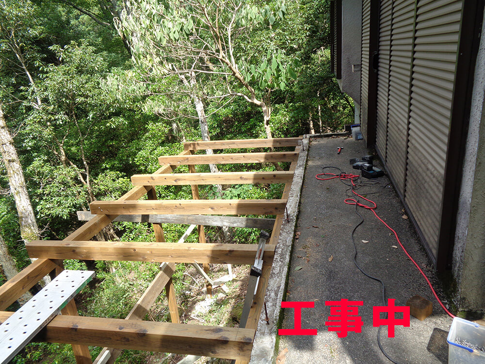 静岡県伊東市の傾斜地ウッドデッキ施工例7