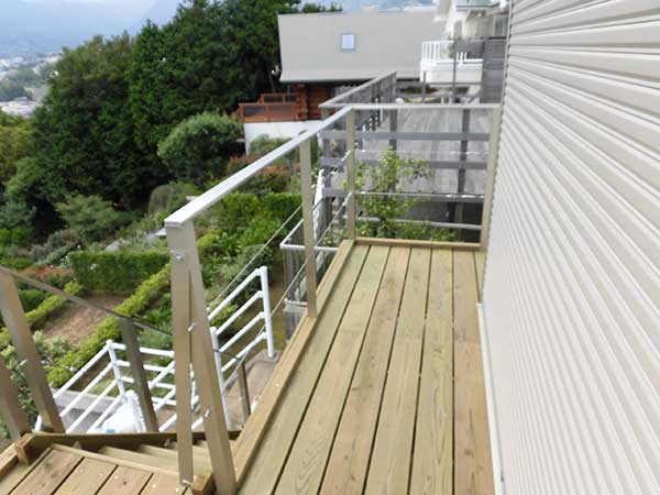 神奈川県湯河原町の傾斜地・ハイデッキウッドデッキ施工例4