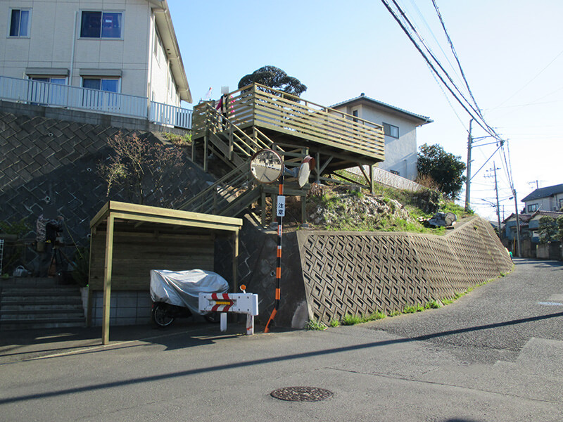 12 24 No 4 58千葉市中央区 自転車置き場 階段 ウッドデッキへ ウッドデッキ 施工ならウッディ企画へ