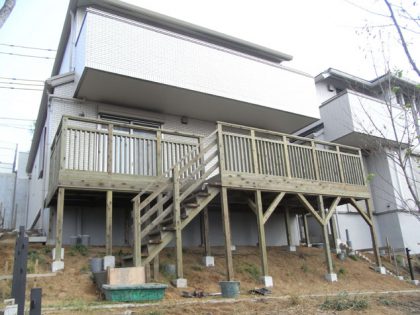 神奈川県横浜市旭区の傾斜地・ハイデッキウッドデッキ施工