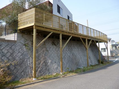 千葉県市原市の傾斜地・ハイデッキウッドデッキ施工例