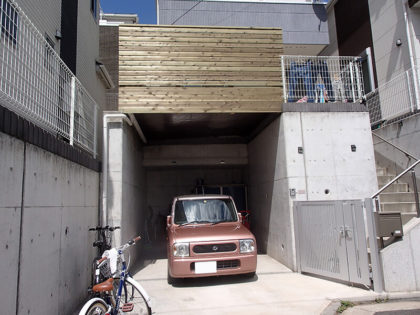 神奈川県横浜市鶴見区の車庫上・ガレージウッドデッキ施工例