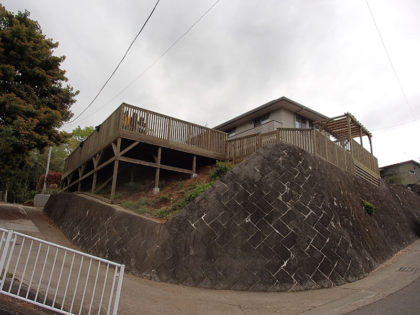 神奈川県秦野市の傾斜地ウッドデッキ