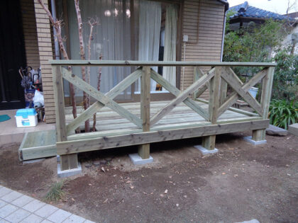 横浜市金沢区　庭ウッドデッキ施工