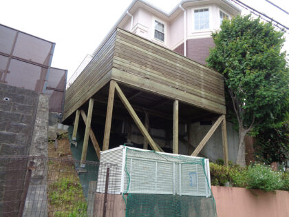 横浜市青葉区　傾斜地ウッドデッキ